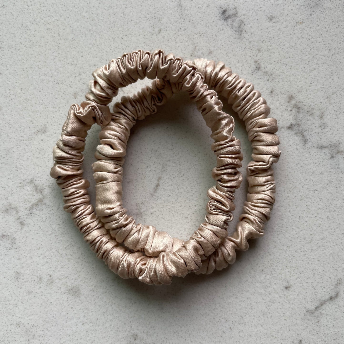 2 Silk Scrunchies (Light Beige)