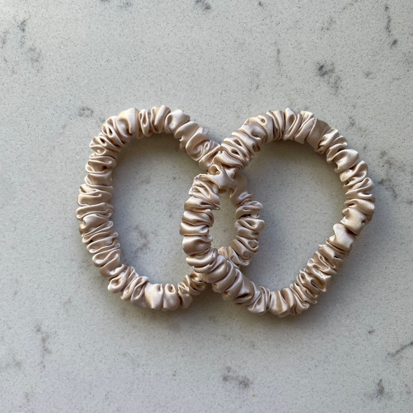 2 Silk Scrunchies (Beige)