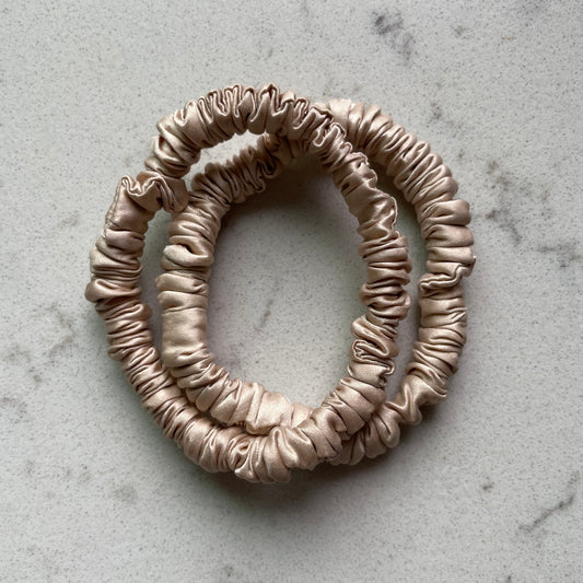 2 Silk Scrunchies (Light Beige)