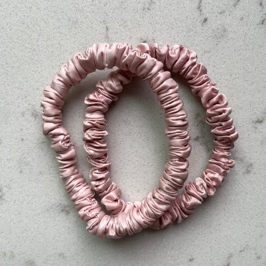 2 Silk Scrunchies (Pink)