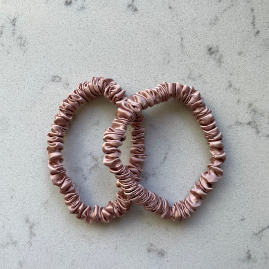 2 Silk Scrunchies (Pink)